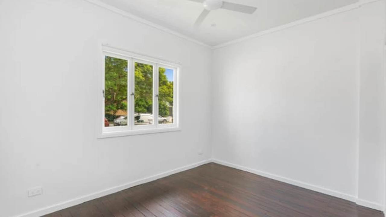 Room in a share house