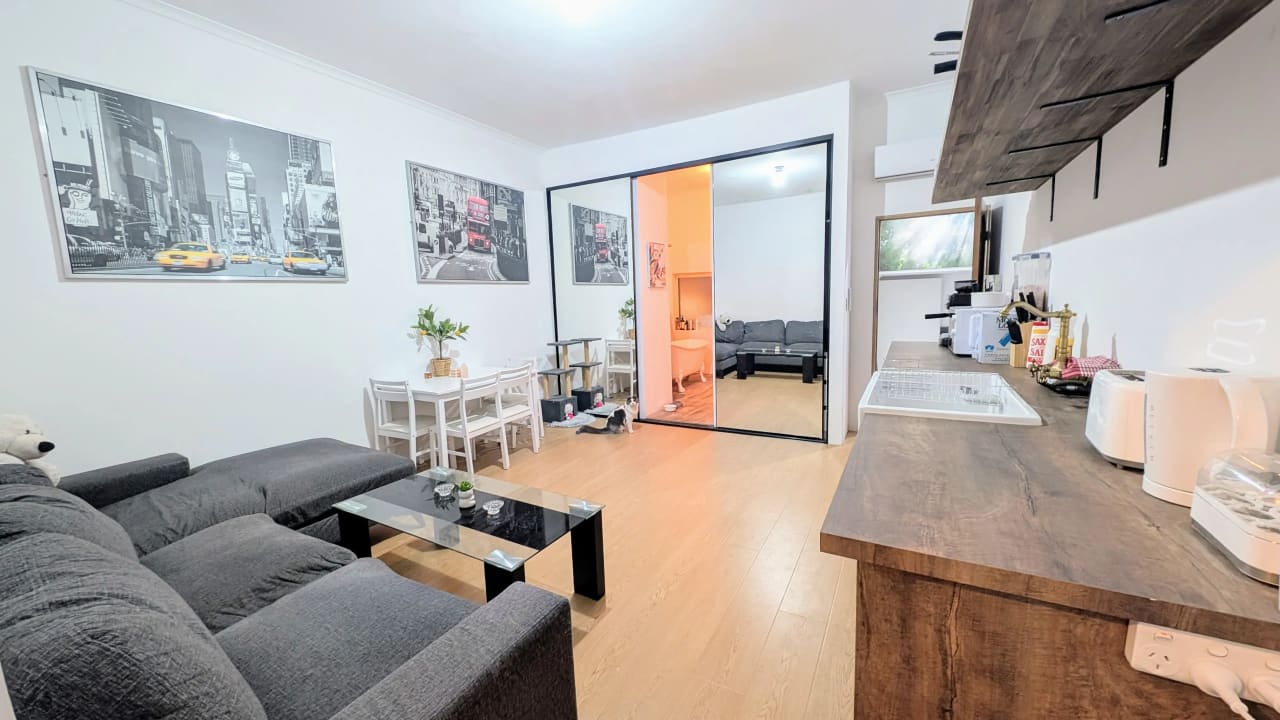 Furnished room in a flatshare