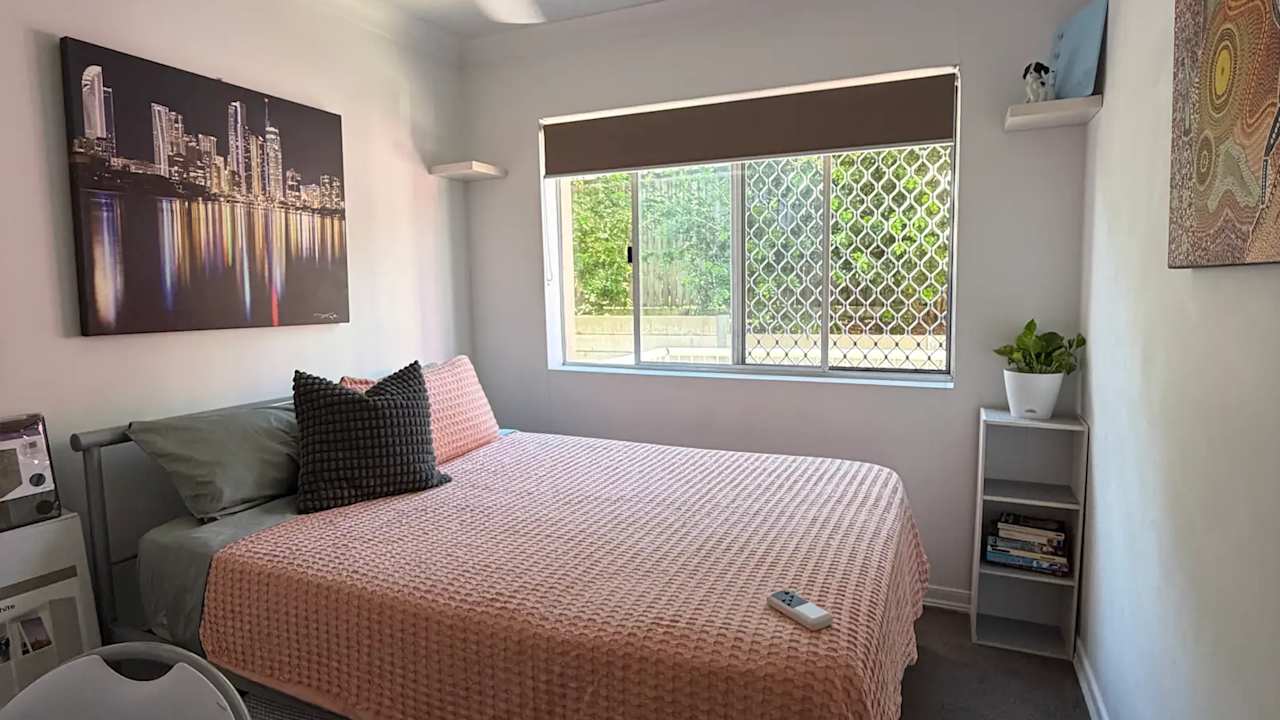 Furnished room in a flatshare