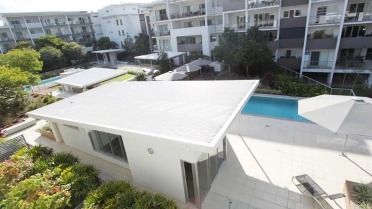 Unfurnished room with own bathroom