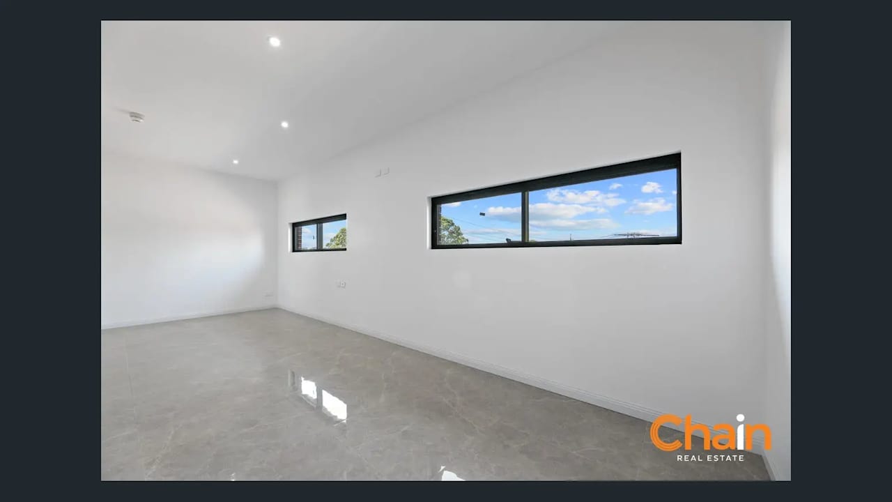 Unfurnished room studio flat for rent