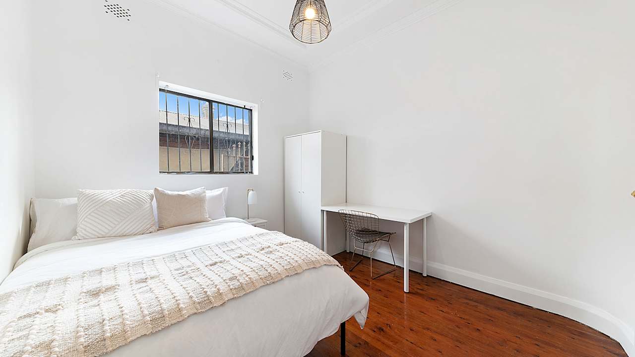 Room in a share house