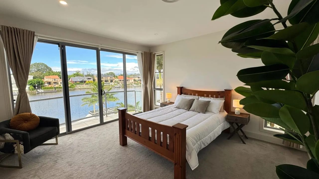 Furnished room with ensuite in a share house