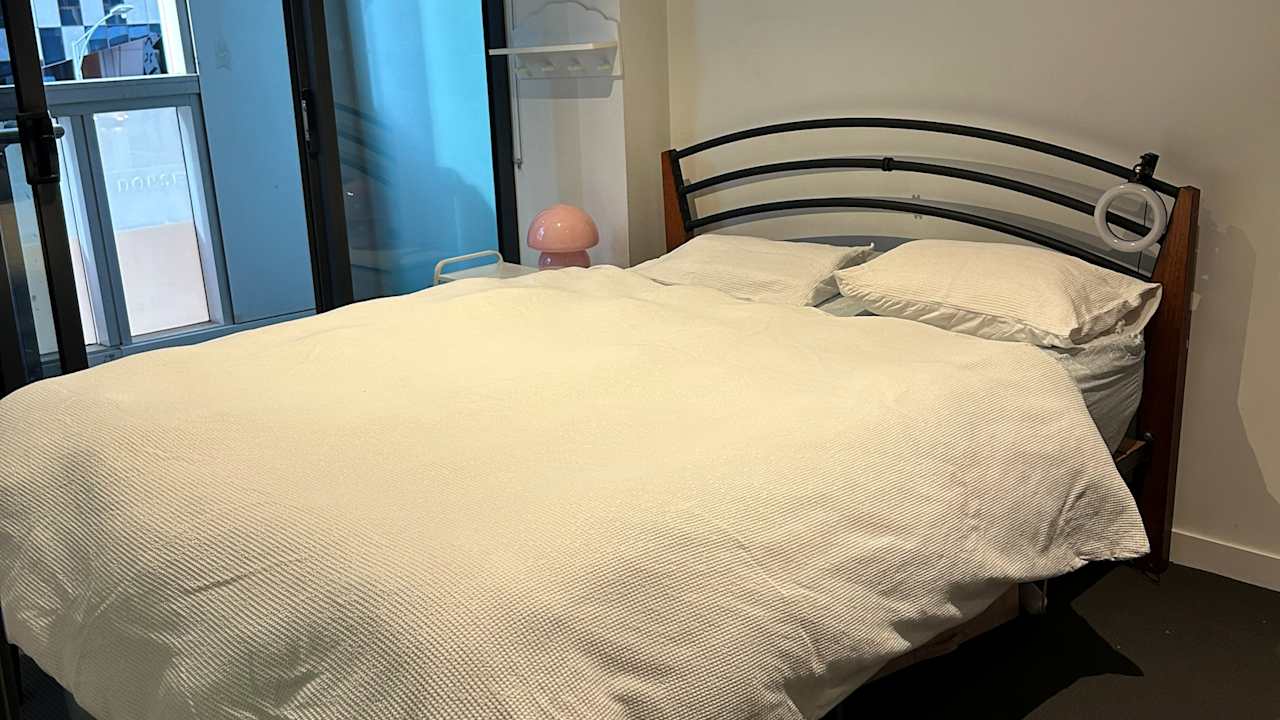 Furnished room with ensuite in a flatshare