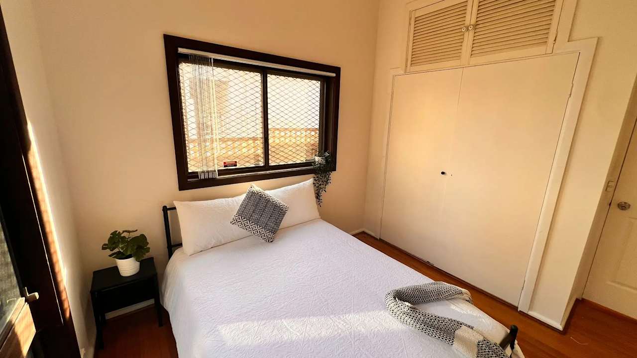 Furnished room in a flatshare