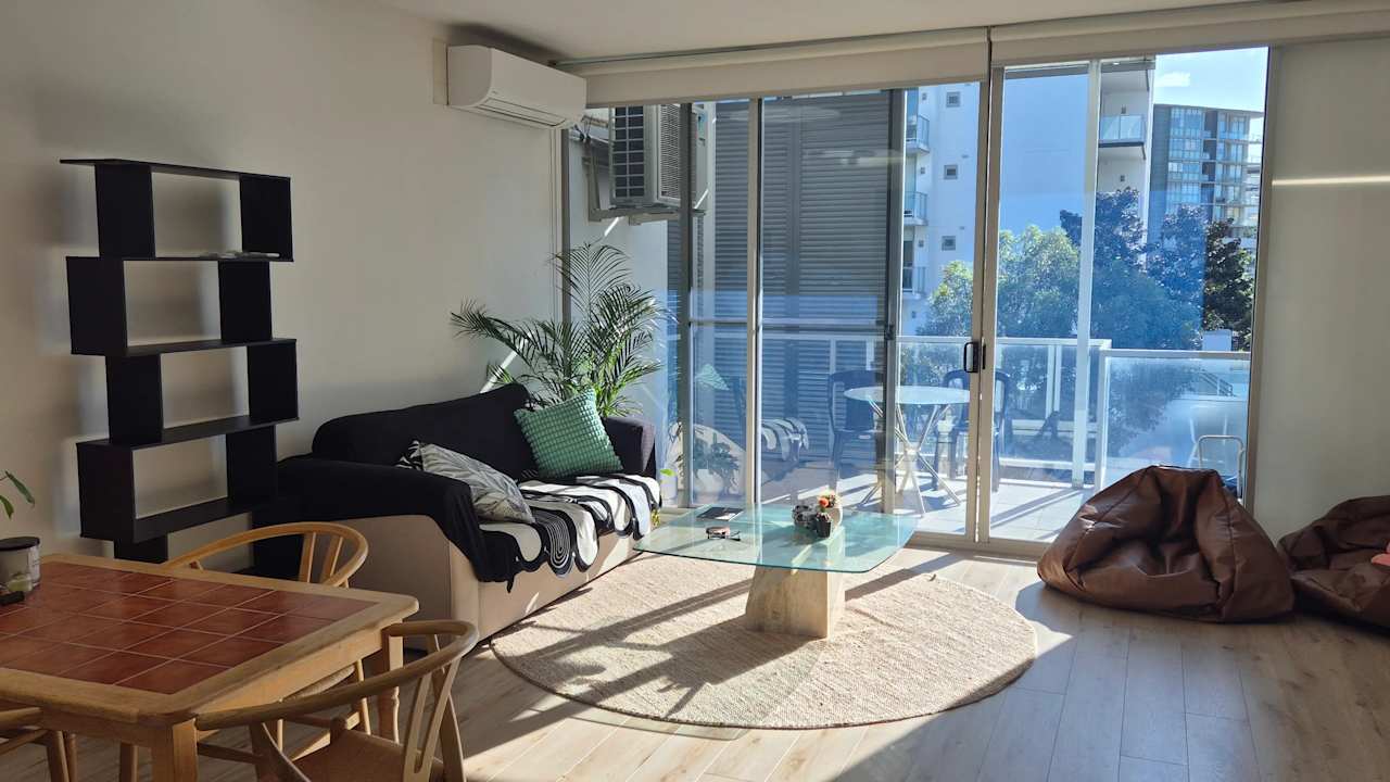 Furnished room in a flatshare