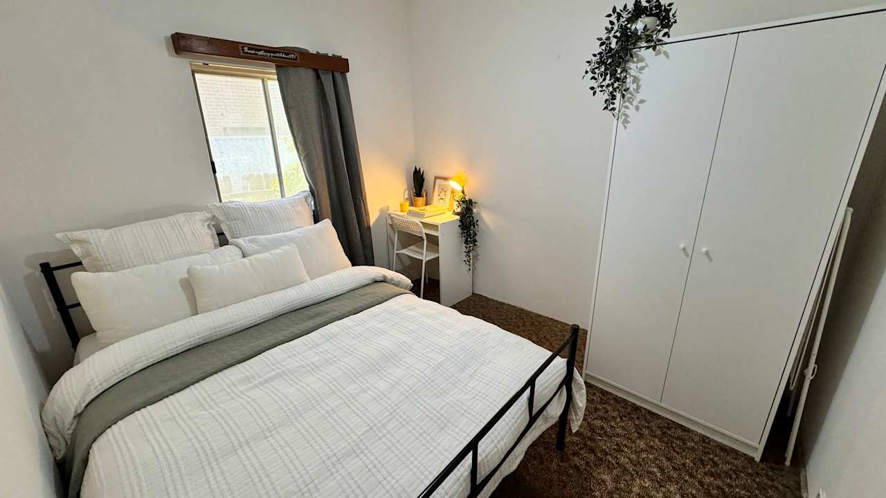 Furnished room in a flatshare