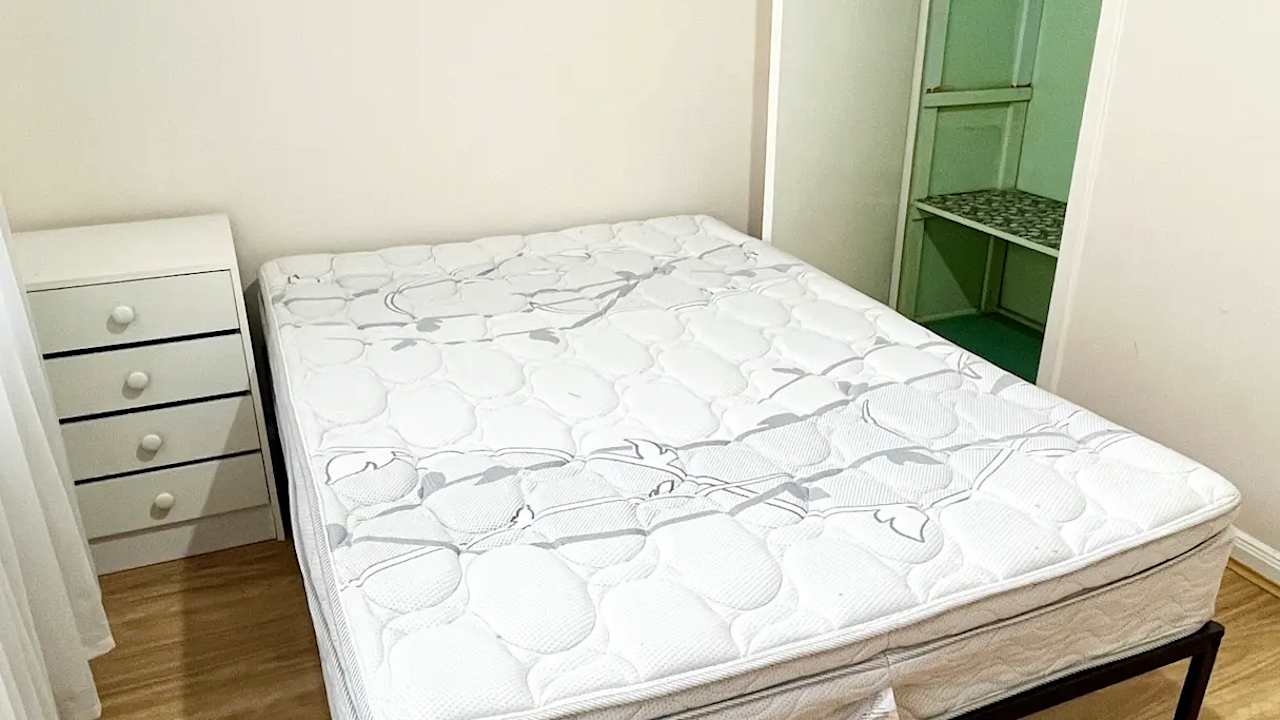 Room in a share house