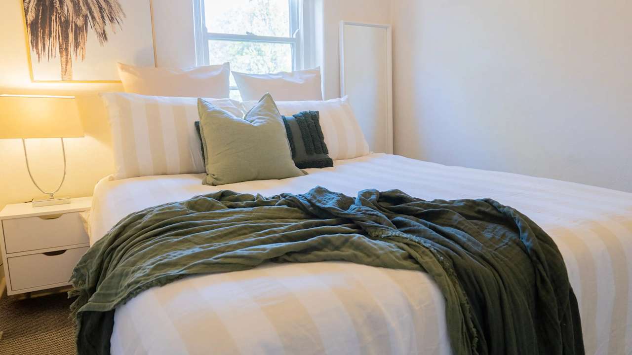 Furnished room in a flatshare