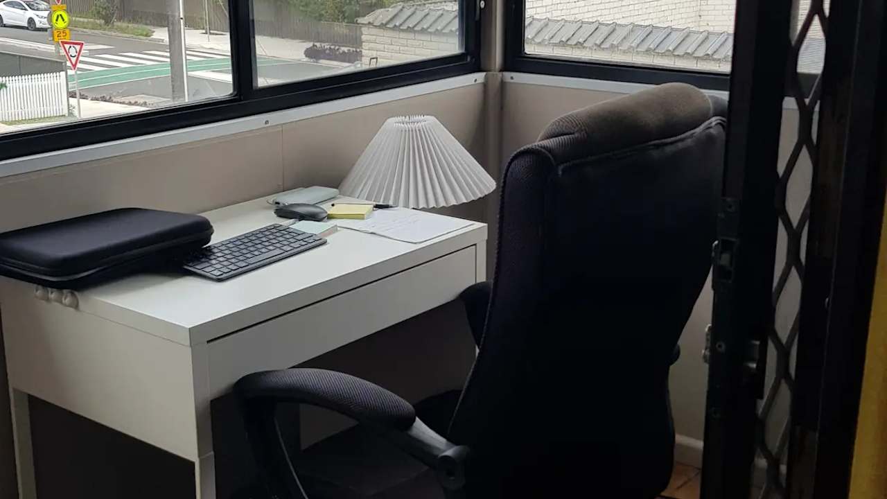 Furnished room in a share house