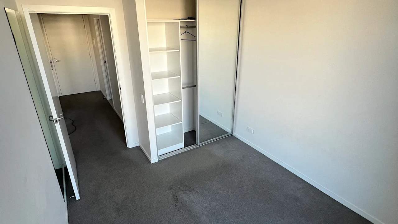 Unfurnished room with own bathroom