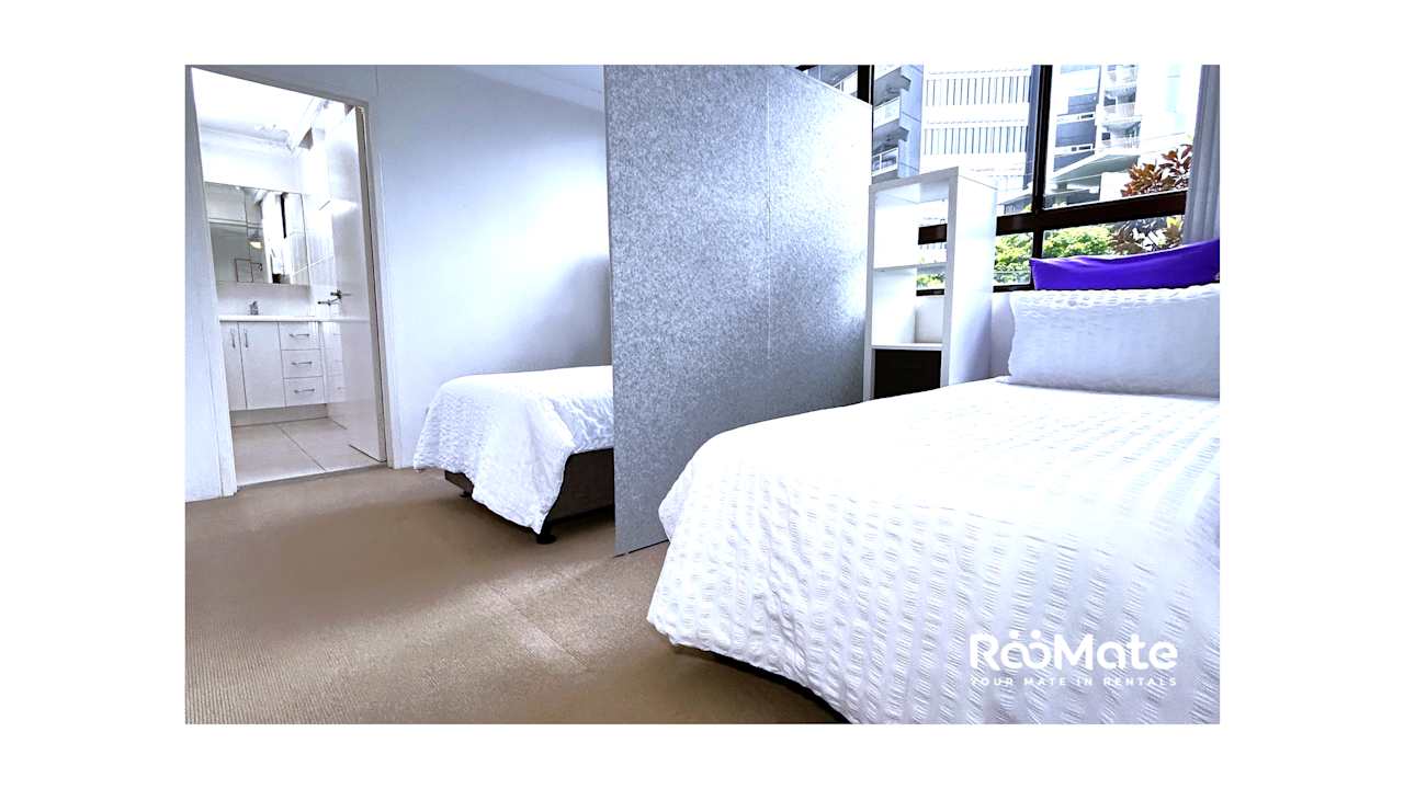 Furnished room with ensuite in a flatshare