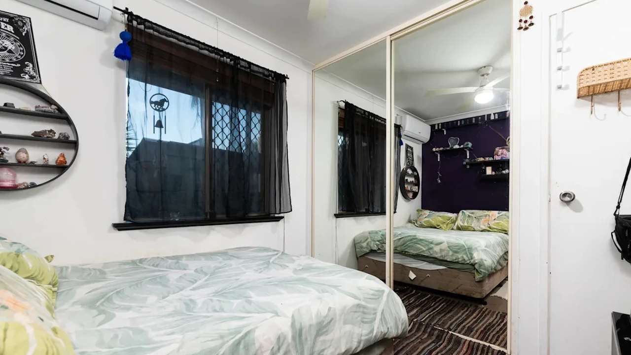 Room in a share house