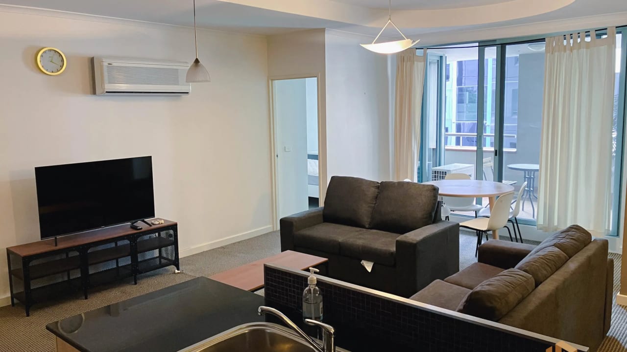 Furnished room with ensuite in a flatshare