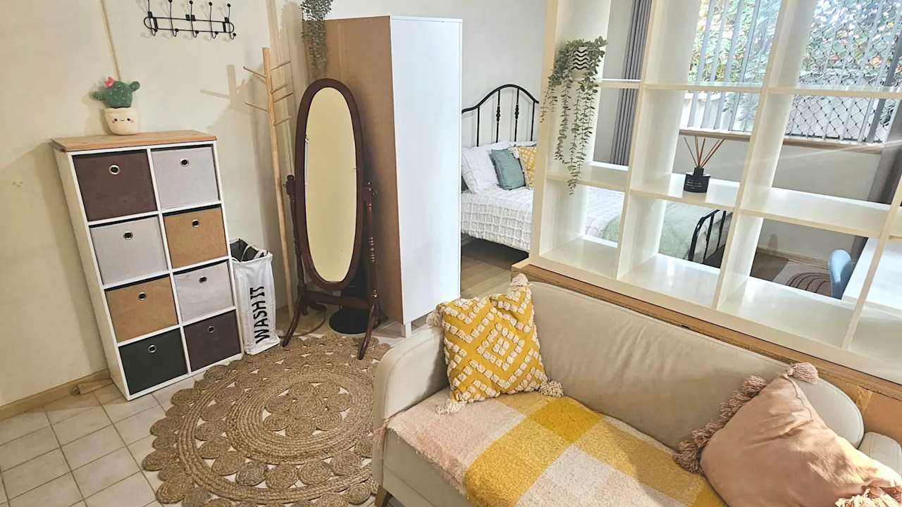 Furnished room in a share house