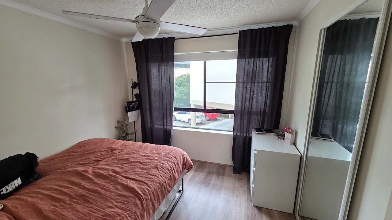 Unfurnished room with ensuite in a flatshare