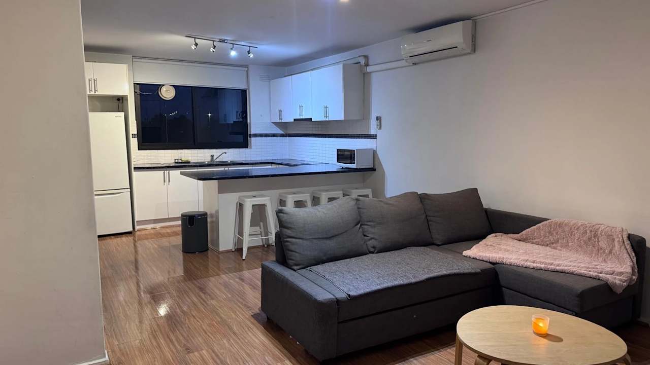 Furnished room in a flatshare