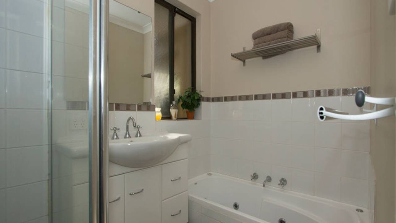 Room with ensuite in a share house