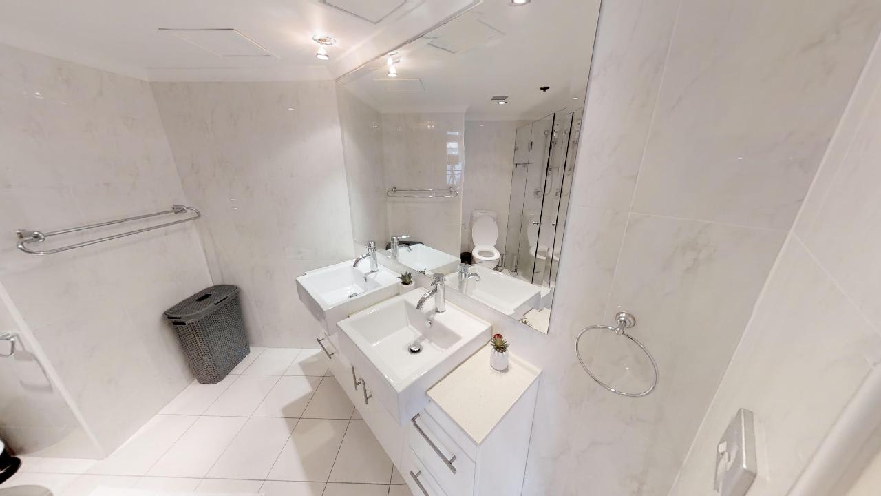 Furnished room with ensuite in a flatshare