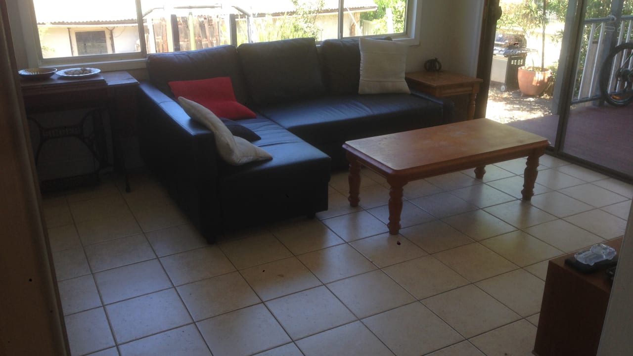 Room in a share house