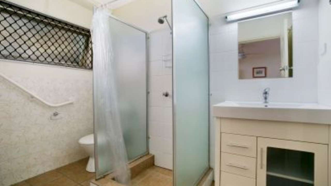 Whole property with 2 rooms for rent