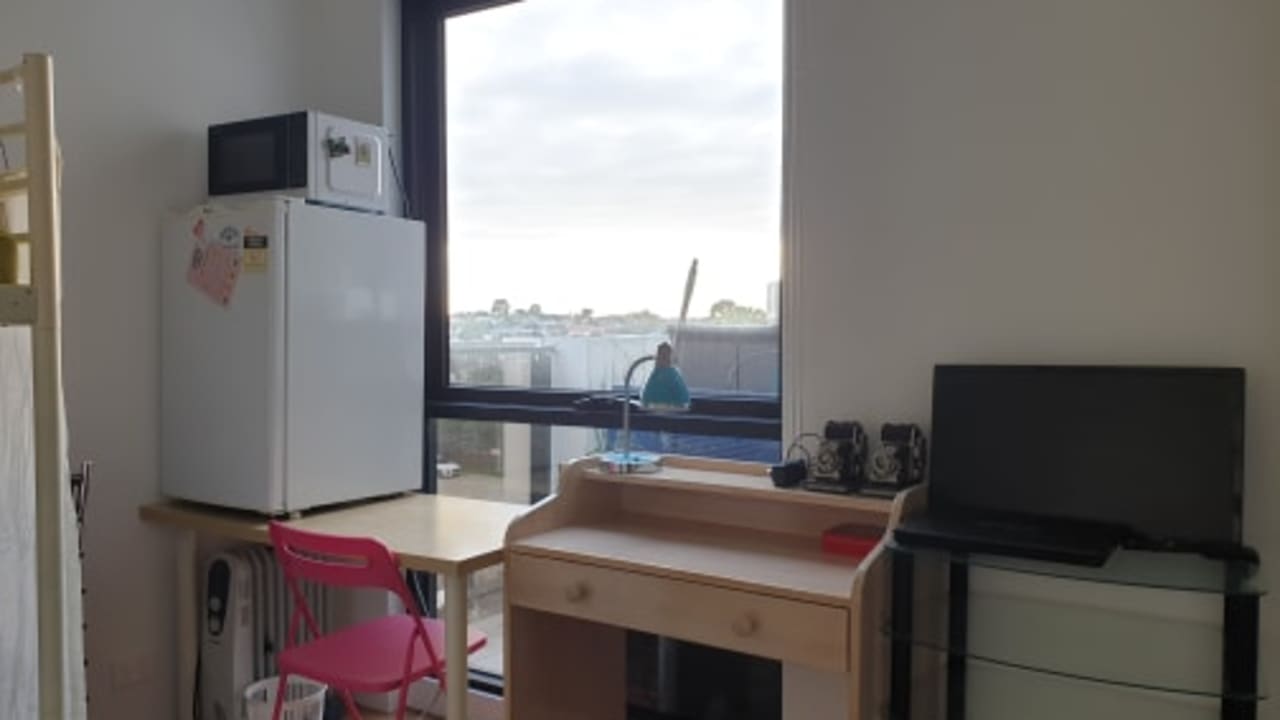 Furnished room in a flatshare