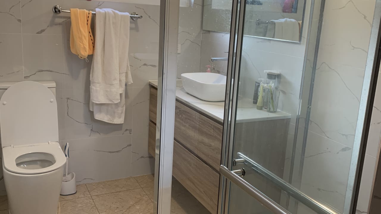 Furnished room in a flatshare