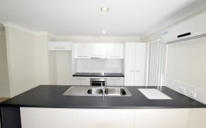 Whole property with 4 rooms for rent