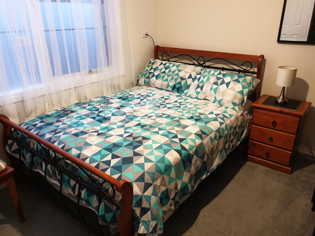 Room for Rent in Roxburgh Park, Melbourne 180, Fu...