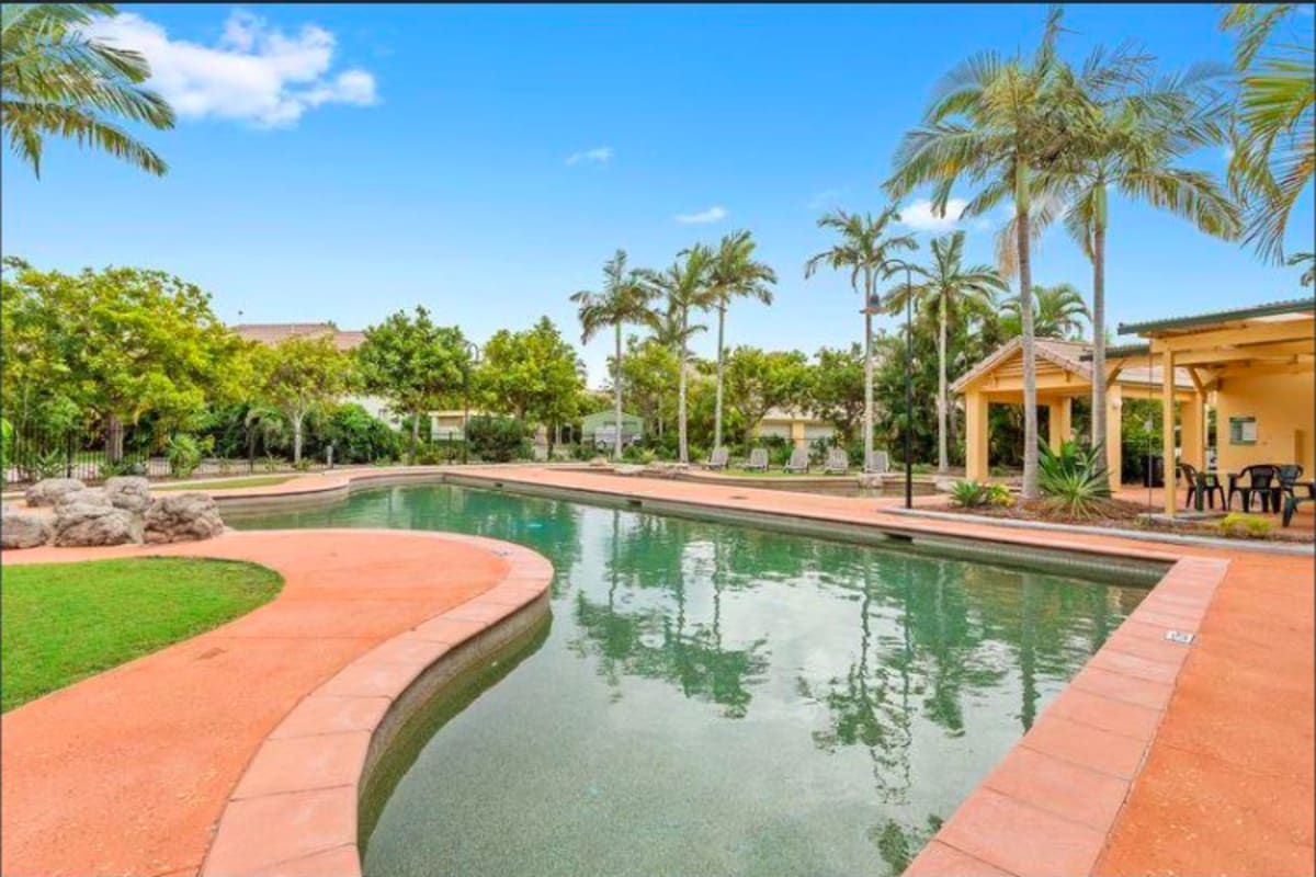 Room for Rent in Mermaid Waters, Gold Coast 250,