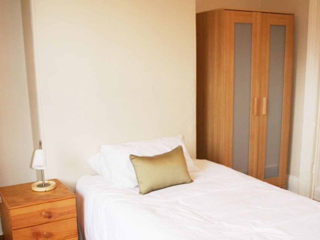 Room for Rent in Enmore, Sydney 1,195, Furnished,...