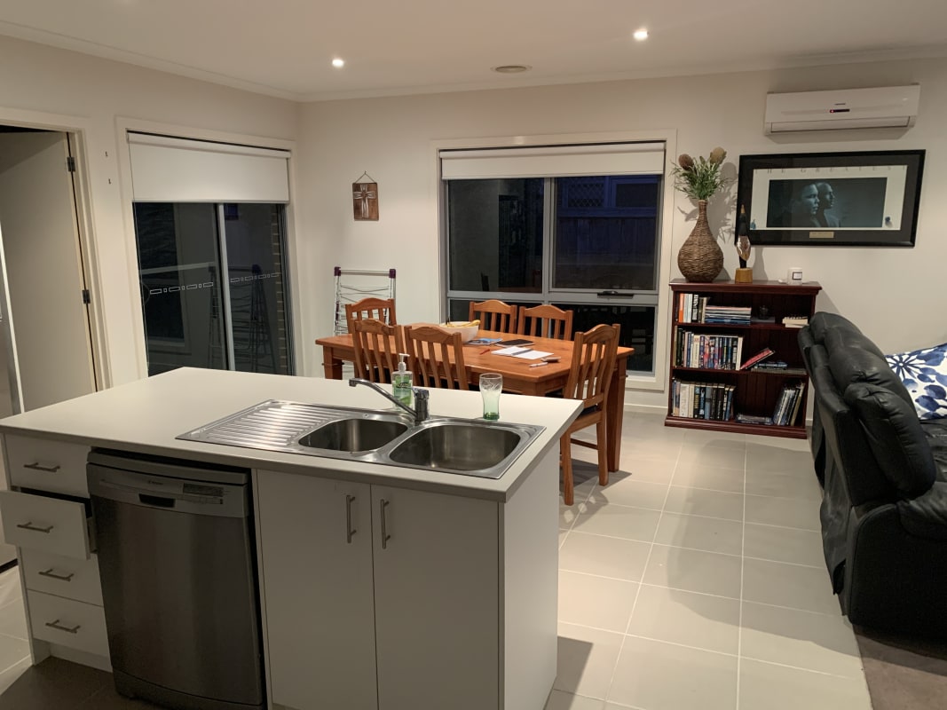 Room for Rent in Thomson, Geelong 200, Furnished,...