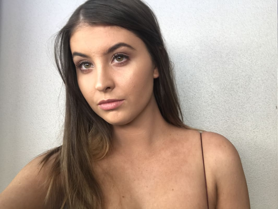 Emily (23) Looking in Bowen Hills