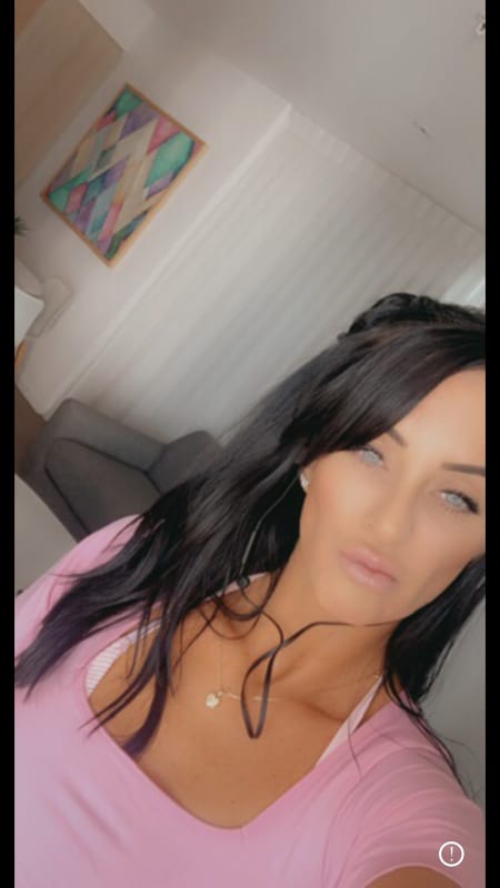 Amber Louise (34) - Looking in Nobby Beach, Mermaid | Flatmates.com.au