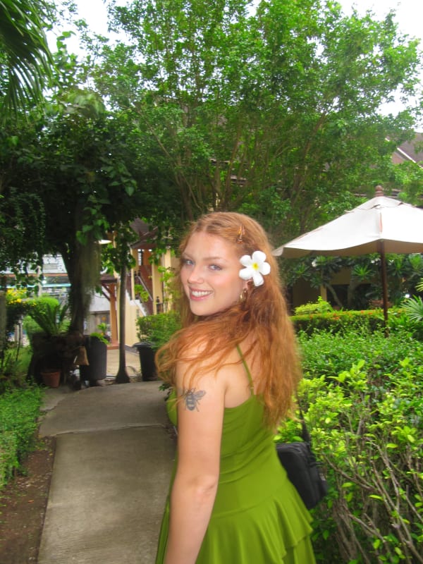 becky-24-looking-in-fitzroy-richmond-princes-h-flatmates-au