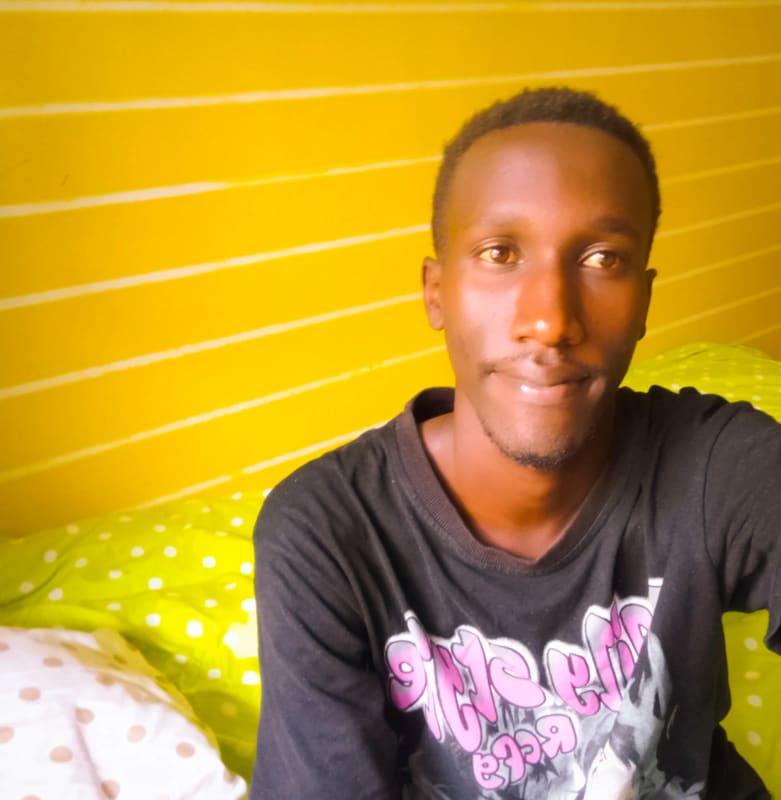 Titus (23) Looking in Waurn Ponds