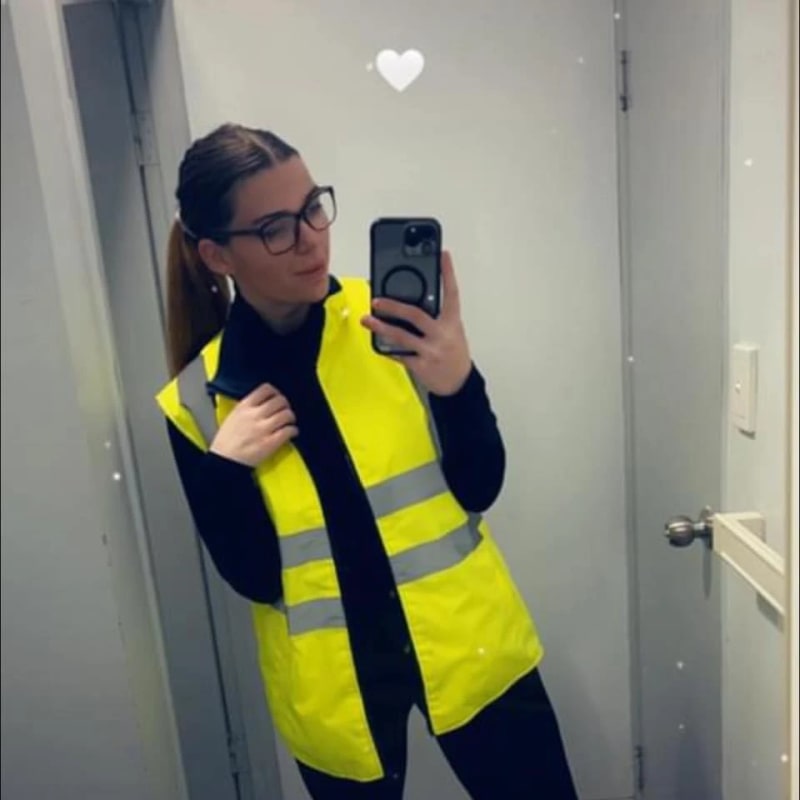 Kylie Stokes (27) Looking in Ropes Crossing, Penri...