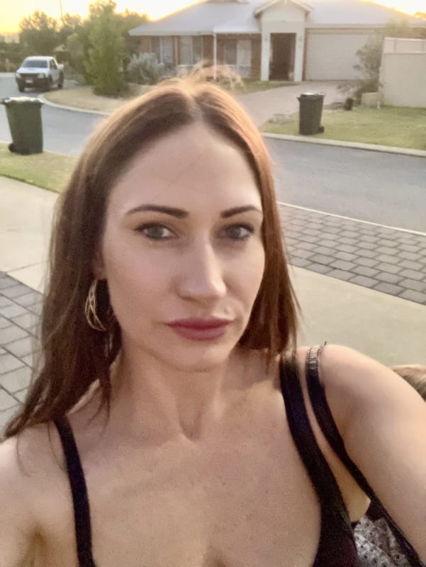 renee-34-looking-in-madora-bay-meadow-springs-flatmates-au