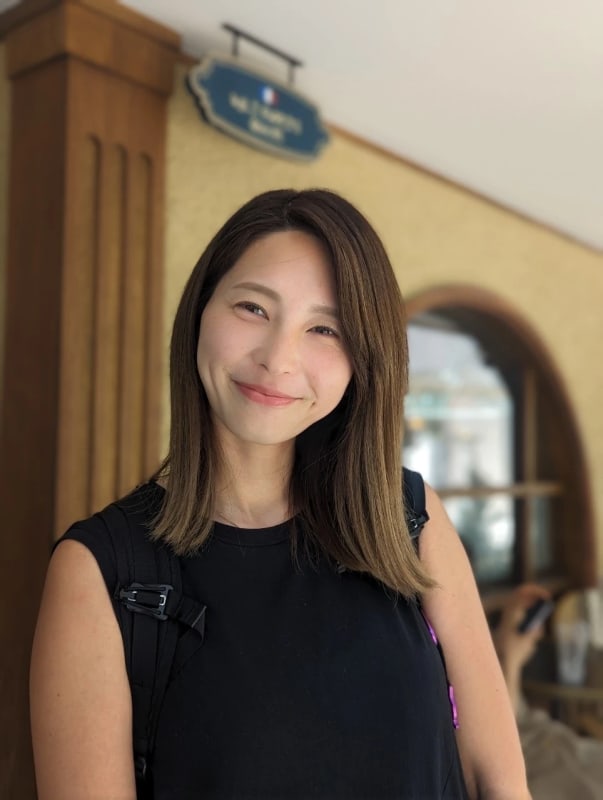 Mina (30) Looking in Mermaid Beach, Mermaid Waters...