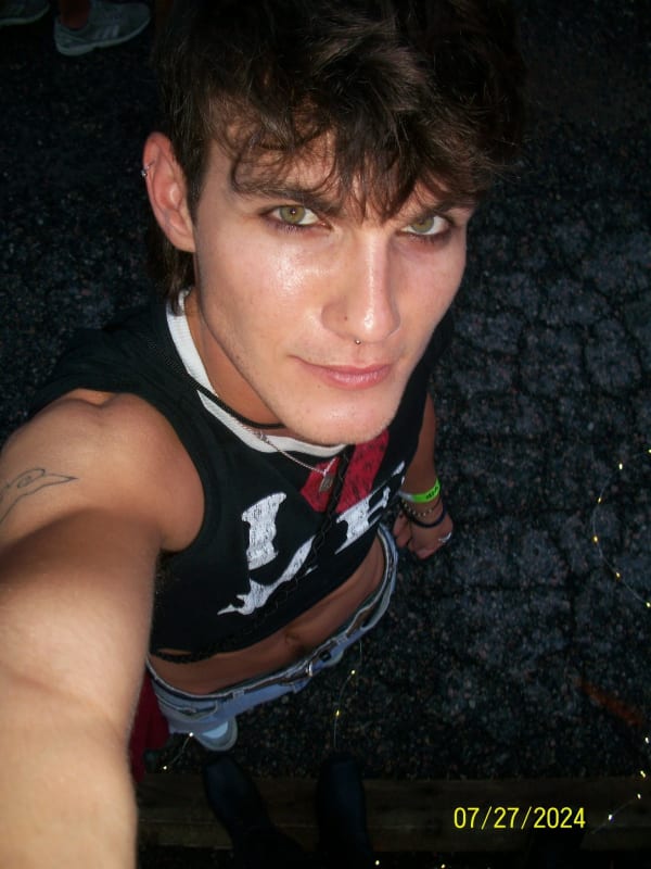 Hayden (24) and Sydney (24) Looking in Fitzroy, Th...