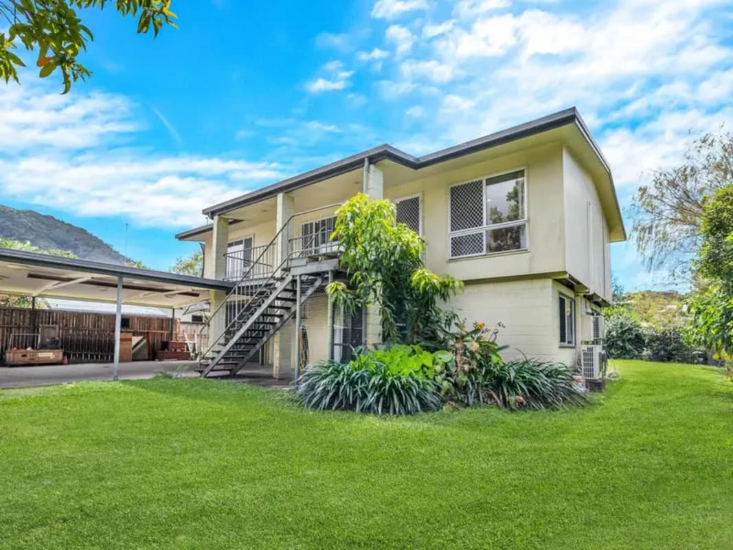 Room for Rent in Mooroobool, Cairns 265, Furnishe...