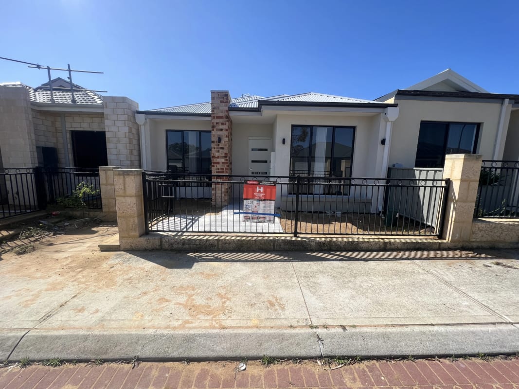 Room for Rent in Kwinana Town Centre, Perth 240,