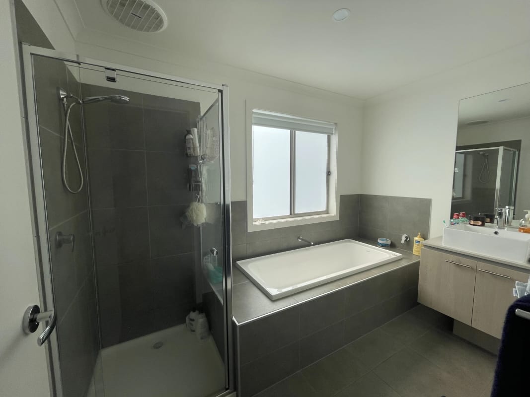 Room for Rent in Armstrong Creek, VIC 163, Unfurn...