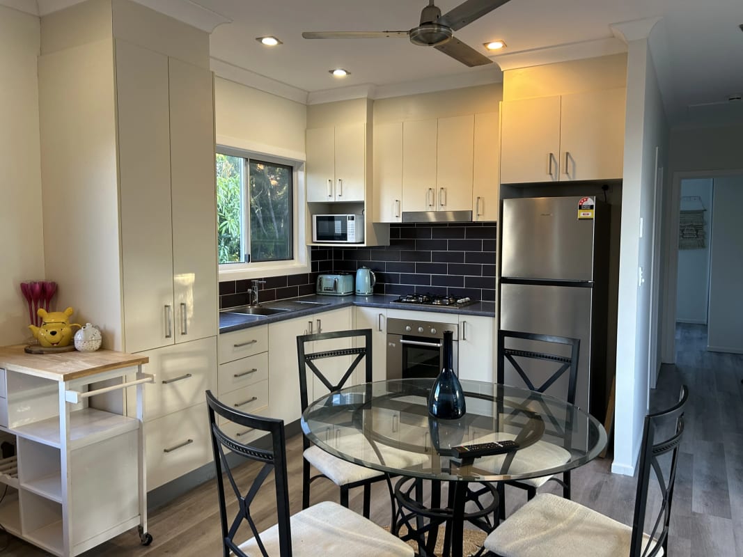 Granny Flat for Rent in Hermit Park, Townsville 3...