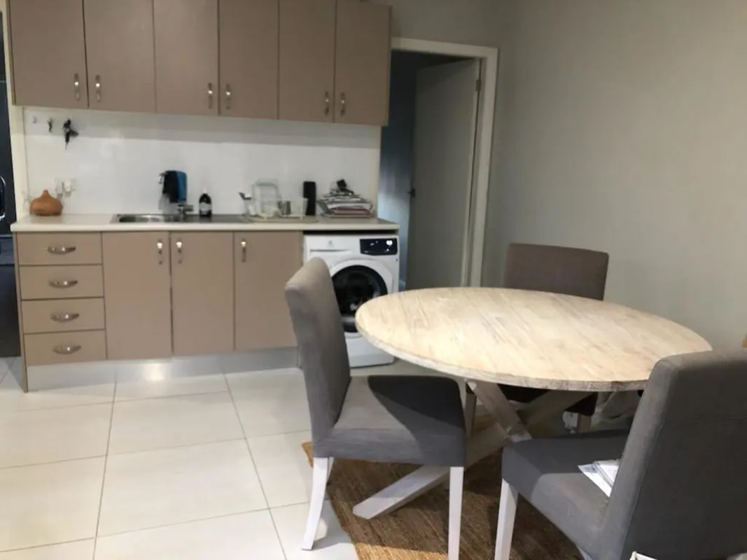 Granny Flat for Rent in Oak Flats, Wollongong 350...
