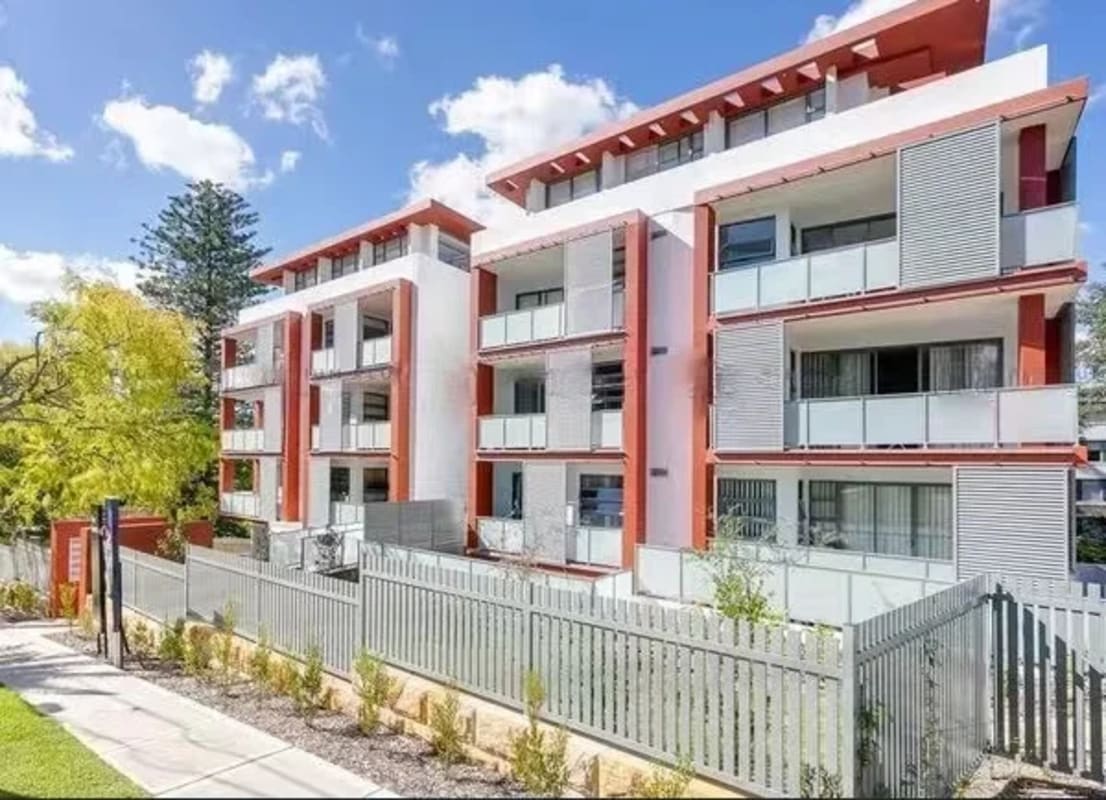 Room for Rent in Lindfield, Sydney 300, Furnished...