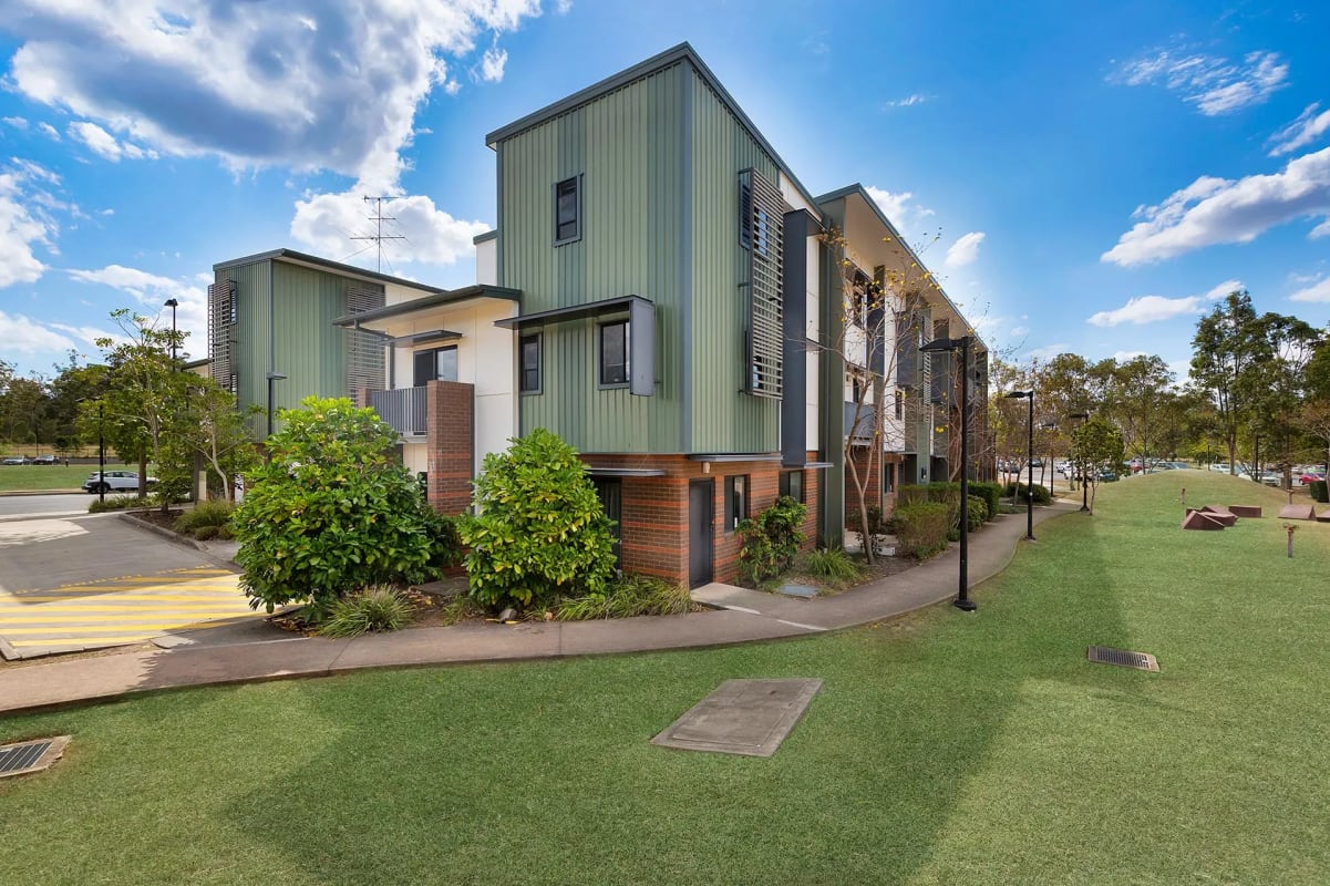 Room for Rent in Springfield Central, Brisbane | $27... | Flatmates.com.au