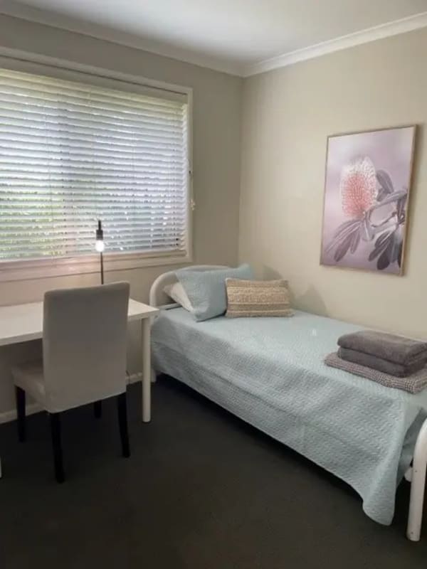Room for Rent in Darling Heights, QLD 185, Furnis...