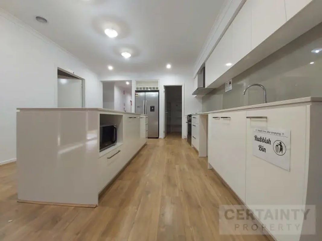 Room for Rent in Clyde North, Melbourne 190, Furn...