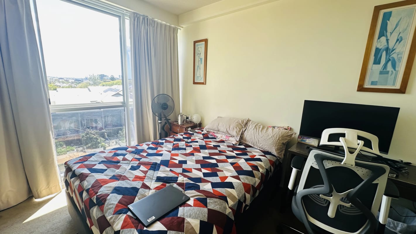 Room for Rent in Spring Hill, Brisbane 400, Furni...